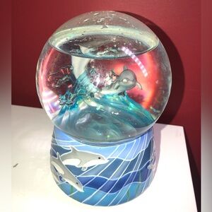 Twinkle Collectibles Dolphin Snowglobe